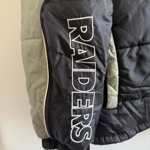 Vintage Reebok NFL Oakland Raiders Puffer Men’s Jacket  Size XL Sleeve Pockets - Picture 5 of 12
